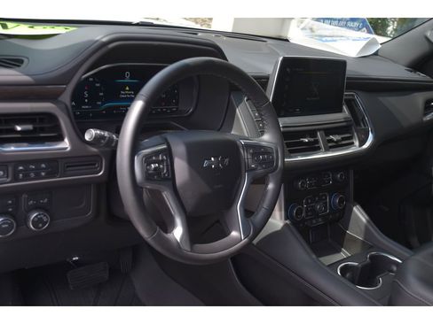 Used 2024 Chevrolet Suburban Z71 w/ Luxury Package AWD/4WD image 12
