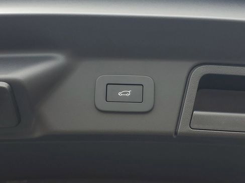 New 2026 Land Rover Range Rover Velar Dynamic SE image 35