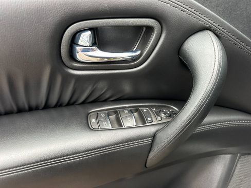 Used 2024 Nissan Armada SV image 11