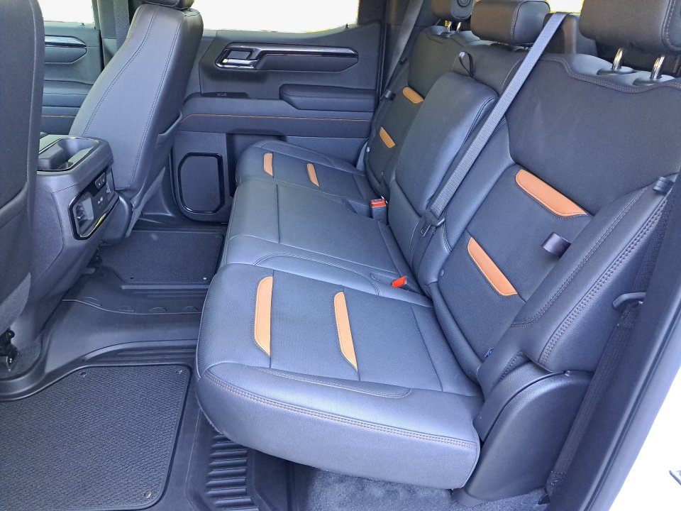 Used 2025 GMC Sierra 1500 AT4 w/ AT4 Premium Package AWD/4WD image 12