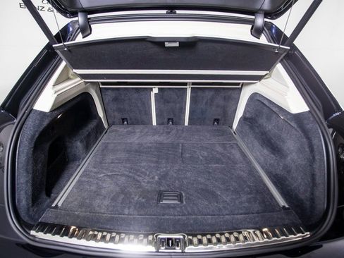 Used 2021 Bentley Bentayga image 9