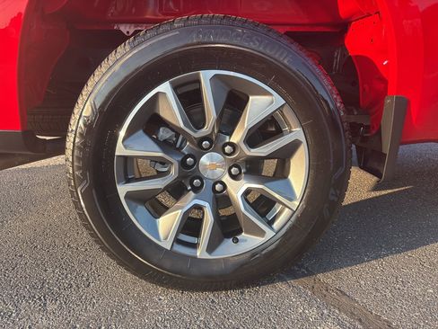 Used 2025 Chevrolet Silverado 1500 LT image 2