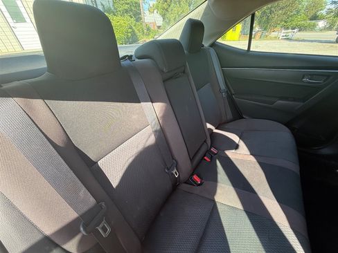 Used 2018 Toyota Corolla LE FWD image 22