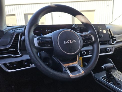 Used 2023 Kia Sportage LX image 7
