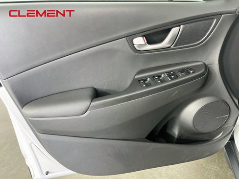 Used 2022 Hyundai Kona Limited w/ Cargo Package FWD image 27