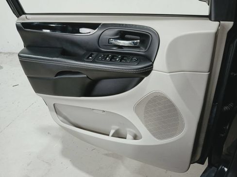 Used 2019 Dodge Grand Caravan SXT FWD image 30