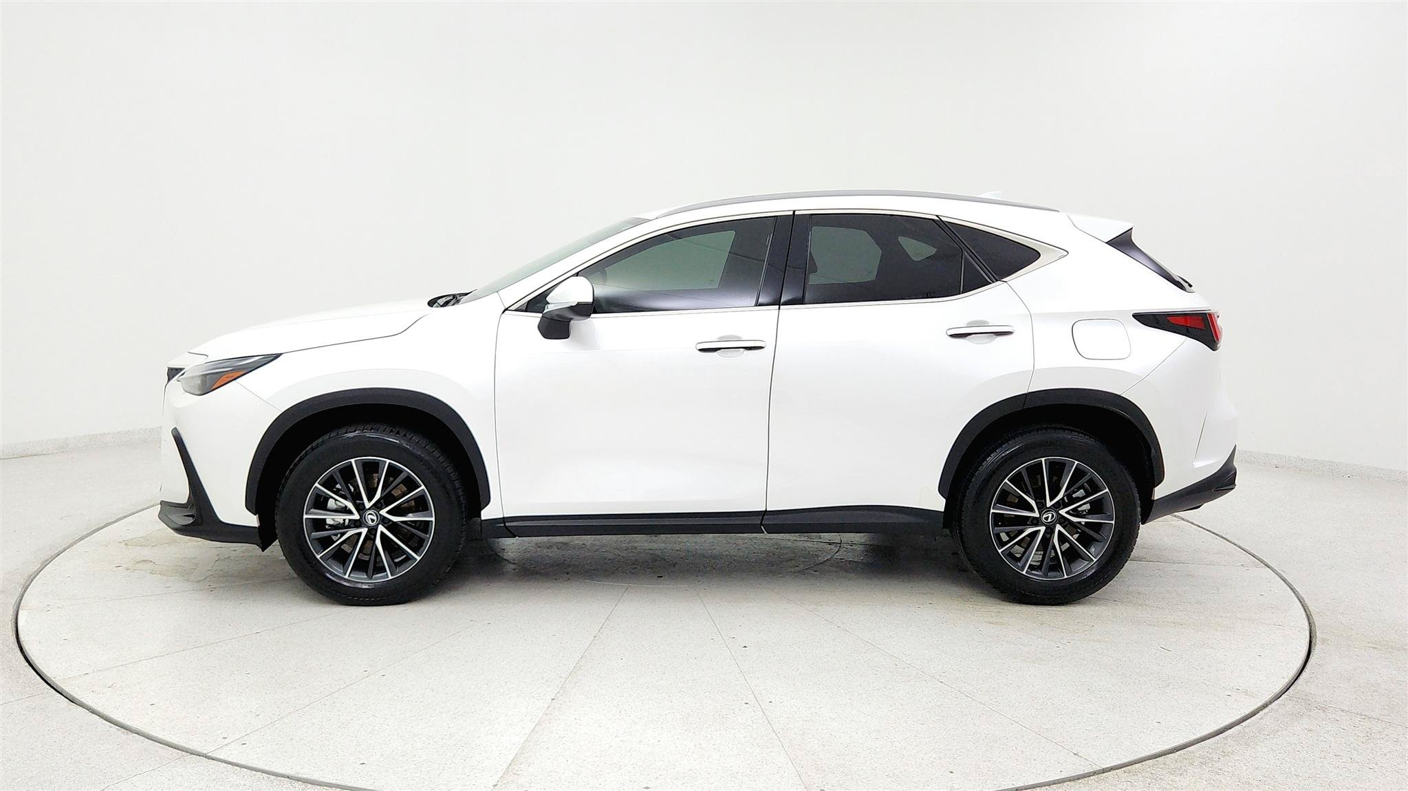 Used 2024 Lexus NX 250 FWD w/ Towing Package (2000 Lbs) image 2