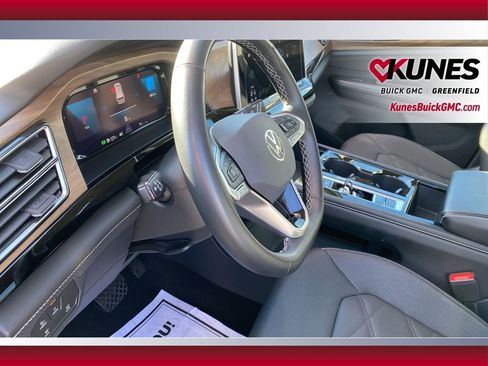 Used 2024 Volkswagen Atlas SE image 18