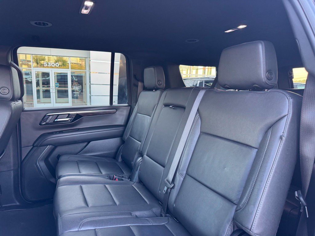 Used 2025 Chevrolet Suburban LT AWD/4WD image 27