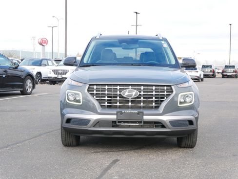 Used 2024 Hyundai Venue Limited image 8