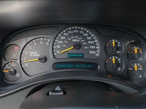 Used 2005 Chevrolet Silverado 2500 LS w/ Snow Plow Prep Package AWD/4WD image 19