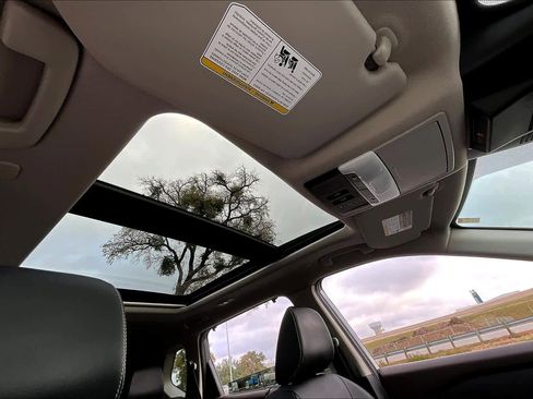 Used 2023 Nissan Rogue SL w/ SL Premium Package image 13