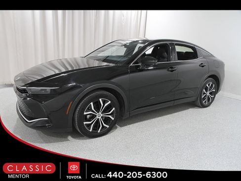 Certified 2024 Toyota Crown XLE image 3