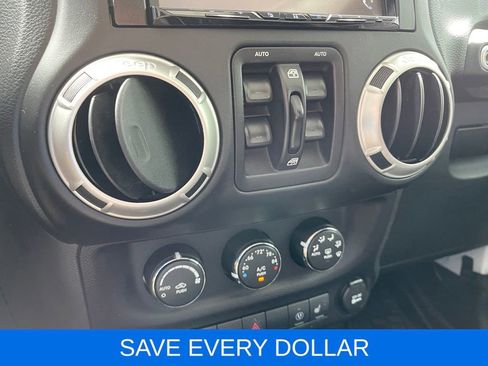 Used 2016 Jeep Wrangler Unlimited Rubicon w/ Connectivity Group AWD/4WD image 10