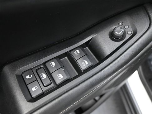 Used 2023 Jeep Grand Cherokee L Laredo image 4