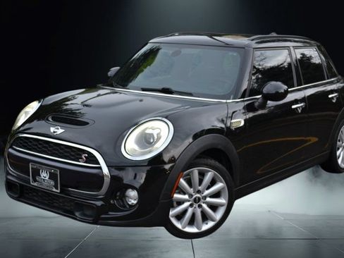 Used 2018 MINI Cooper S FWD image 1