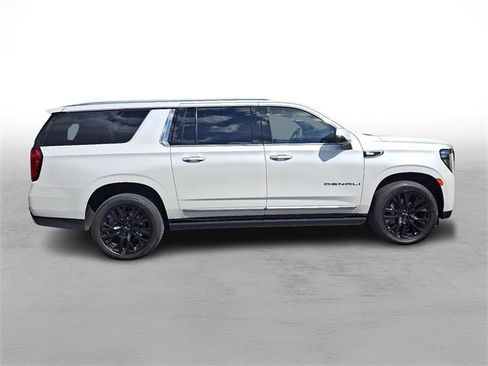 Certified 2022 GMC Yukon XL Denali image 7