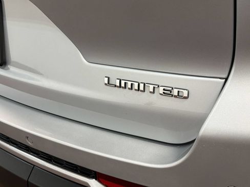 Used 2023 Jeep Grand Cherokee L Limited AWD/4WD image 53