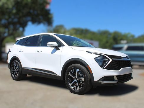 Certified 2024 Kia Sportage EX FWD image 3