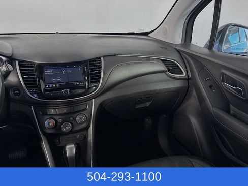 Used 2019 Chevrolet Trax LT w/ LT Convenience Package FWD image 22