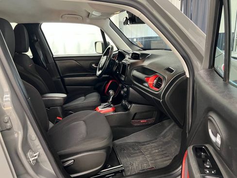 Used 2020 Jeep Renegade Trailhawk w/ Cold Weather Group AWD/4WD image 11