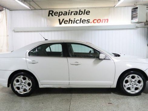 Used 2011 Ford Fusion SE image 4