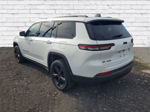 Used 2022 Jeep Grand Cherokee L Laredo image 3