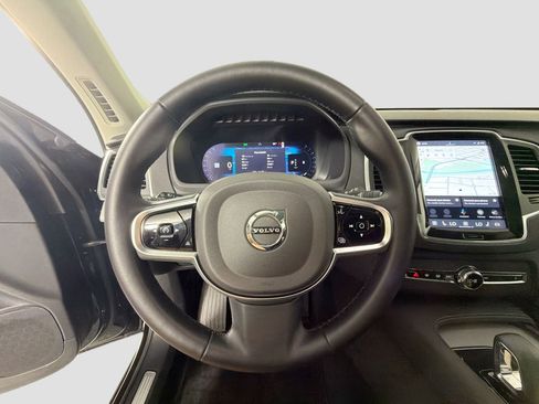 Used 2025 Volvo XC90 B5 Core AWD/4WD image 12