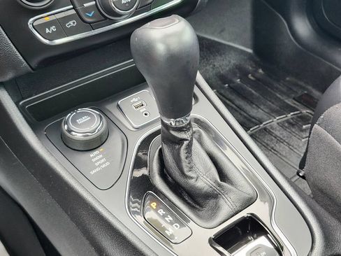 Used 2020 Jeep Cherokee Limited AWD/4WD image 28