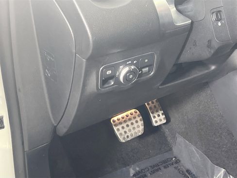 Used 2023 Mercedes-Benz GLB 250 4MATIC image 10