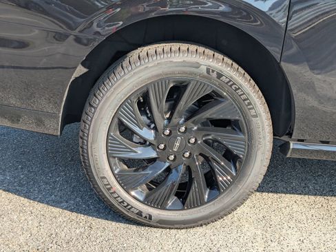 New 2025 Lincoln Navigator L Reserve w/ Jet Appearance Package image 13