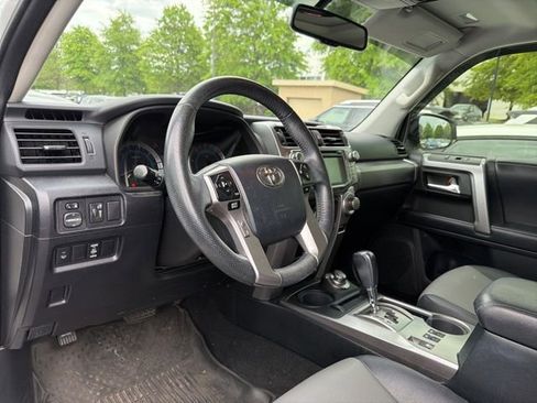Used 2018 Toyota 4Runner SR5 Premium image 7