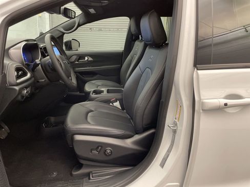 New 2026 Chrysler Pacifica Select image 15