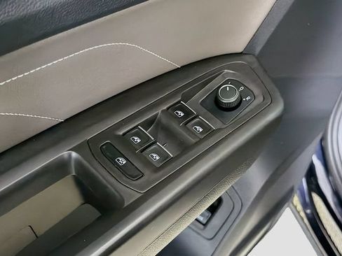 Used 2023 Volkswagen Atlas SE w/ Panoramic Sunroof Package FWD image 19