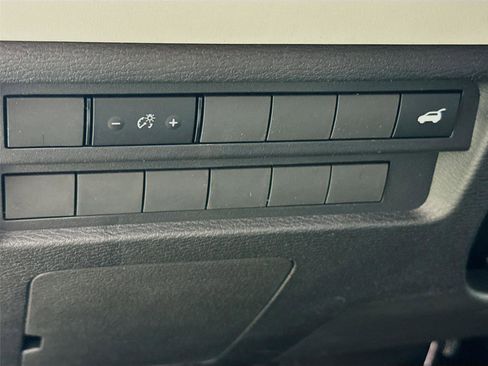 New 2025 Mitsubishi Outlander SE image 10