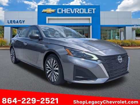 Used 2024 Nissan Altima 2.5 SV FWD image 1