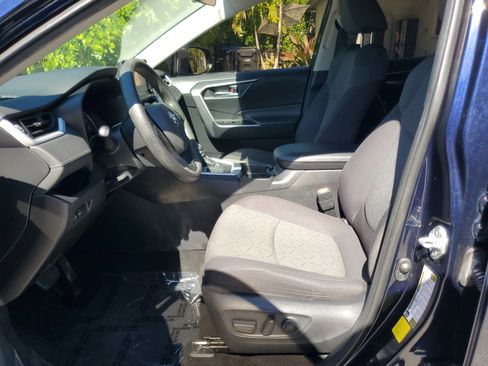 Used 2021 Toyota RAV4 XLE image 16