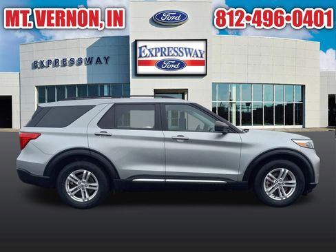 Used 2023 Ford Explorer XLT w/ Equipment Group 202A RWD image 6