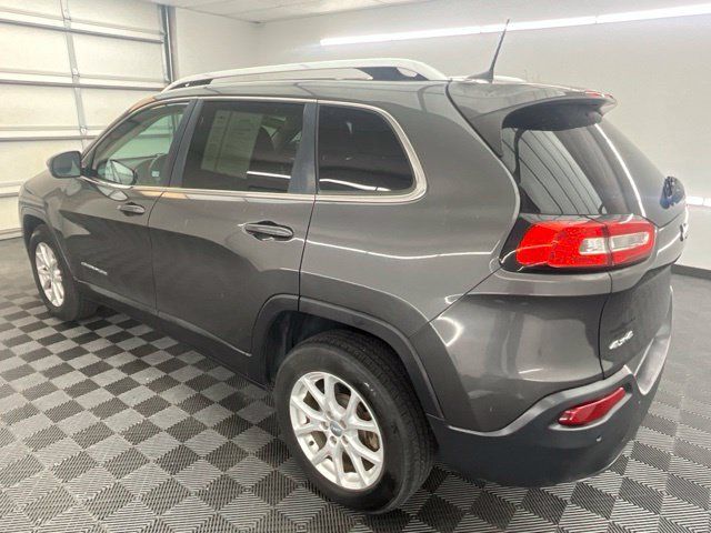 Used 2017 Jeep Cherokee Latitude w/ Comfort/Convenience Group AWD/4WD image 18