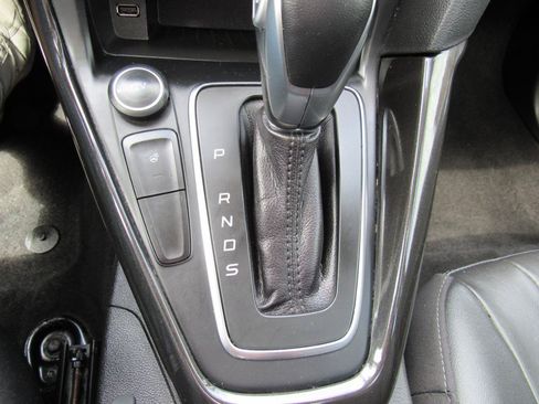Used 2017 Ford Focus Titanium FWD image 26