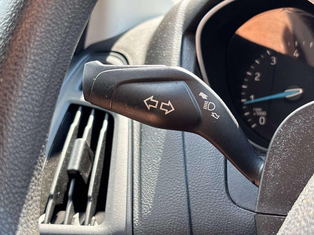 Used 2017 Ford Focus SE FWD image 28