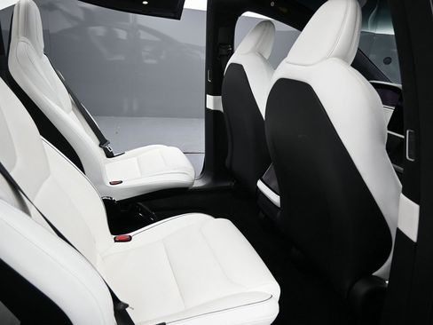 Used 2022 Tesla Model X Plaid image 32