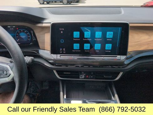 Used 2025 Volkswagen Atlas SE AWD/4WD image 18