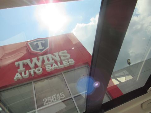 Used 2020 Chrysler 300 Touring L w/ 300 Premium Group AWD/4WD image 18