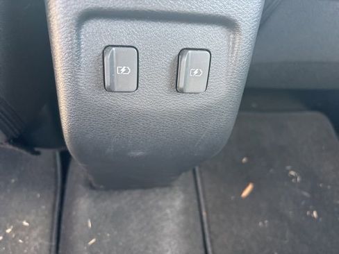 Used 2024 Nissan Kicks SR image 17