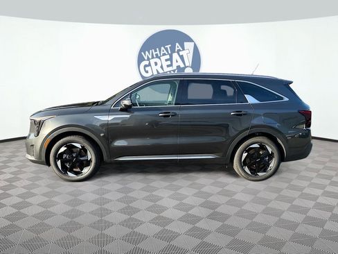 Certified 2025 Kia Sorento EX w/ EX Panoramic Sunroof Package image 3