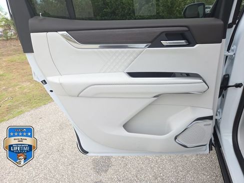 New 2026 GMC Acadia Denali w/ Super Cruise Package FWD image 11
