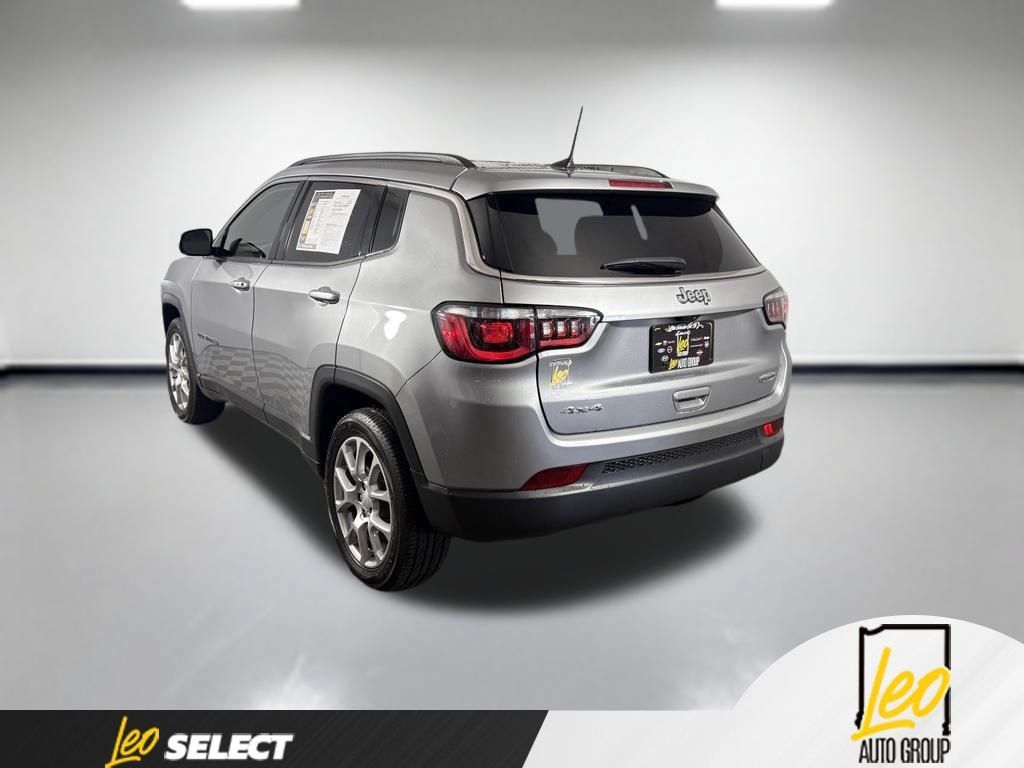 Used 2024 Jeep Compass Latitude AWD/4WD image 4