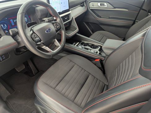 Certified 2025 Ford Explorer ST-Line w/ ST-Line Street Pack image 4