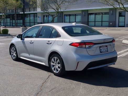 Used 2021 Toyota Corolla LE FWD image 4